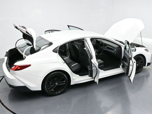 Used 2025 Toyota Camry SE image 37