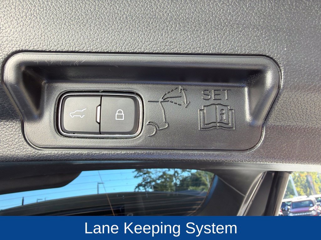 Certified 2022 Ford Explorer XLT w/ Equipment Group 202A RWD image 9