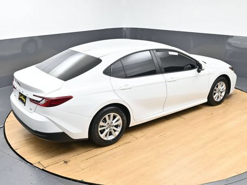 Used 2025 Toyota Camry LE FWD image 44
