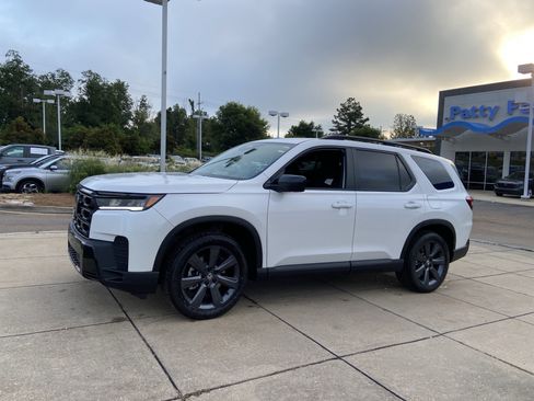 New 2026 Honda Pilot Sport image 5