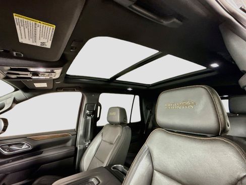 Used 2024 Chevrolet Tahoe High Country AWD/4WD image 17