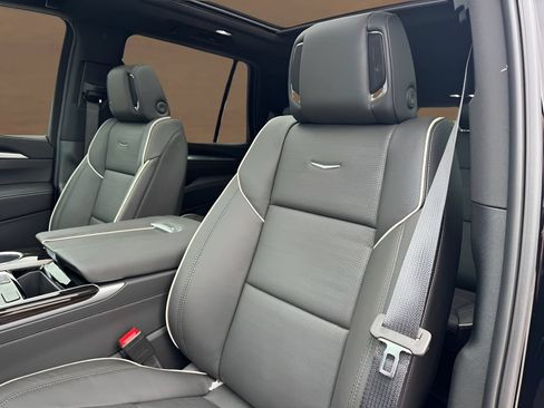 New 2026 Cadillac Escalade Luxury w/ Touring Package AWD/4WD image 11