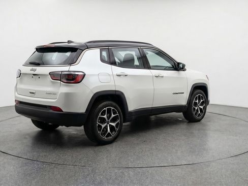 Used 2025 Jeep Compass Limited AWD/4WD image 9