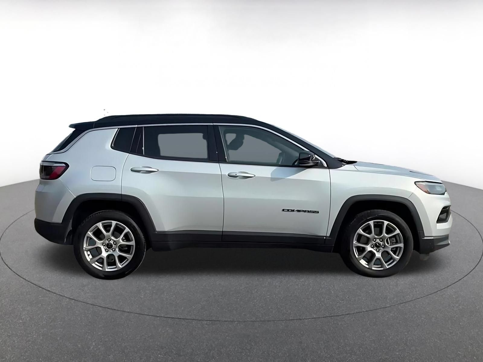 Used 2025 Jeep Compass Limited AWD/4WD image 15