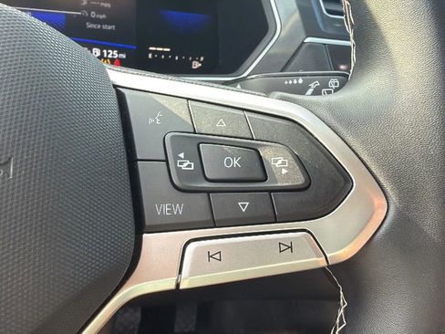 Used 2022 Volkswagen Tiguan SE image 25