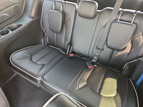 Used 2023 Chrysler Pacifica Limited w/ Uconnect Theater Family Group AWD/4WD image 10