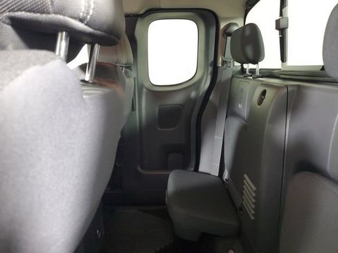 Used 2022 Nissan Frontier SV RWD image 10