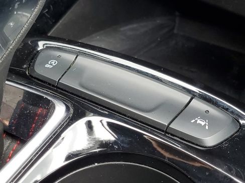 Used 2024 Chevrolet Trax RS w/ Sunroof Package FWD image 23