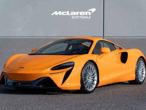 New 2026 McLaren Artura image 3