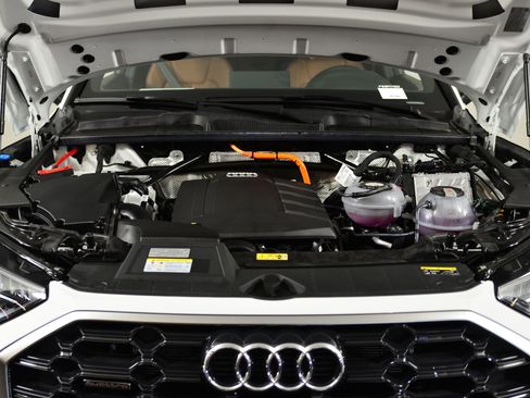 Certified 2025 Audi Q5 e Premium image 16