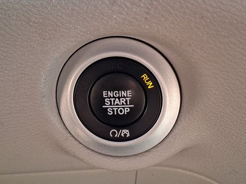 Used 2024 Chrysler Pacifica Touring-L FWD image 20