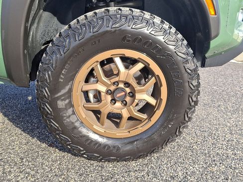 Used 2022 Nissan Frontier PRO-4X image 8