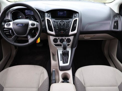 Used 2014 Ford Focus SE FWD image 2