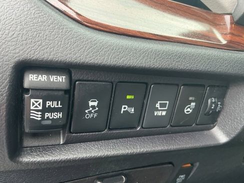 Used 2018 Toyota Sienna Limited Premium image 11