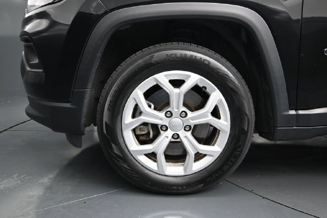 Certified 2024 Jeep Compass Latitude AWD/4WD image 16