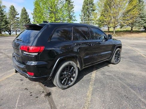 Used 2021 Jeep Grand Cherokee Laredo X AWD/4WD image 3