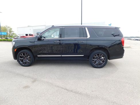 Used 2023 GMC Yukon XL Denali w/ Denali Reserve Package AWD/4WD image 6