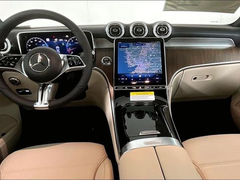 Used 2026 Mercedes-Benz GLC 300 4MATIC image 5