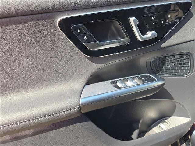 Used 2026 Mercedes-Benz GLC 300 image 23