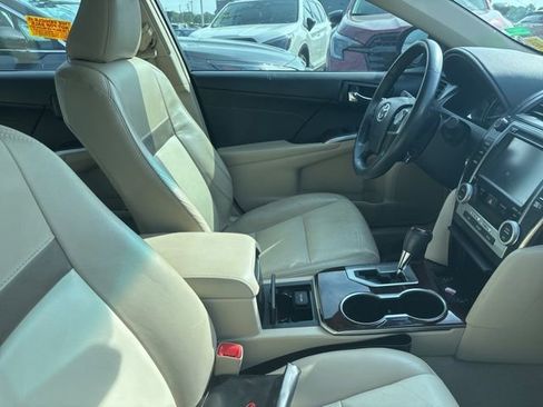 Used 2014 Toyota Camry XLE w/ Leather Package FWD image 10