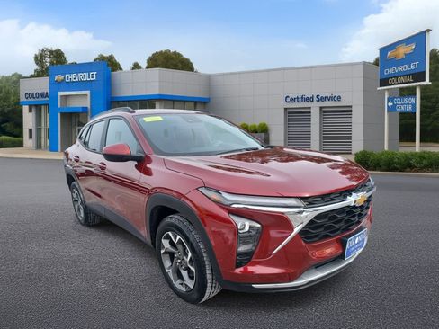 Used 2024 Chevrolet Trax LT image 2