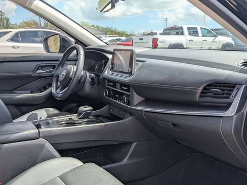 Used 2024 Nissan Rogue SV w/ SV Premium Package image 27