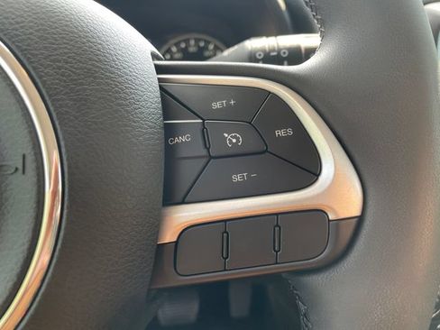 Used 2021 Jeep Renegade Latitude AWD/4WD image 31