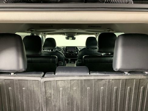 Used 2022 Toyota Highlander XLE image 14