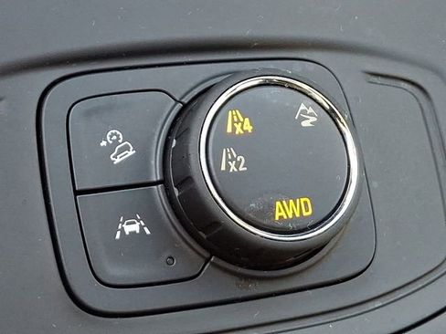 Used 2024 GMC Terrain SLE image 28