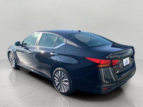 Used 2024 Nissan Altima 2.5 SV image 6
