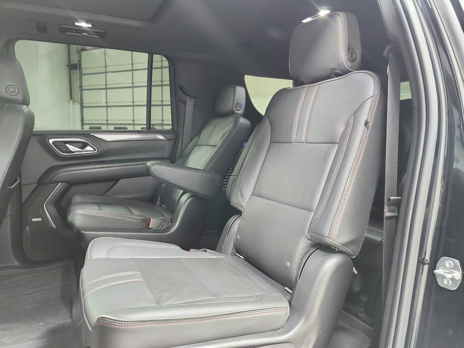 Used 2022 Chevrolet Suburban RST w/ Luxury Package RWD image 12