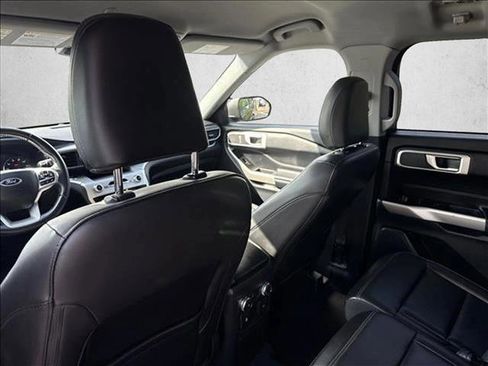 Used 2022 Ford Explorer XLT w/ Equipment Group 202A image 16