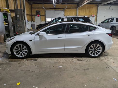 Used 2019 Tesla Model 3 Long Range image 2