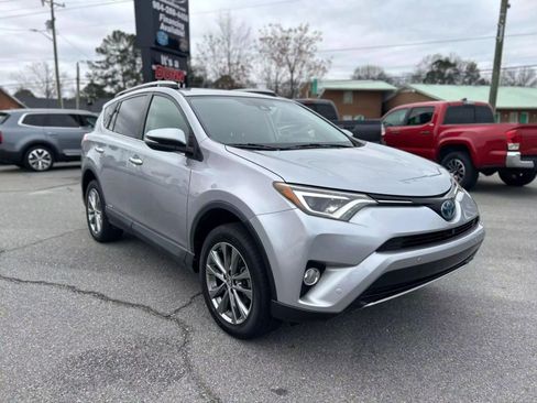 Used 2017 Toyota RAV4 Limited image 2