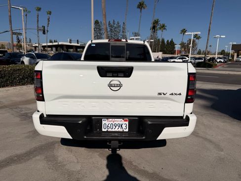 Used 2022 Nissan Frontier SV w/ Technology Package AWD/4WD image 4