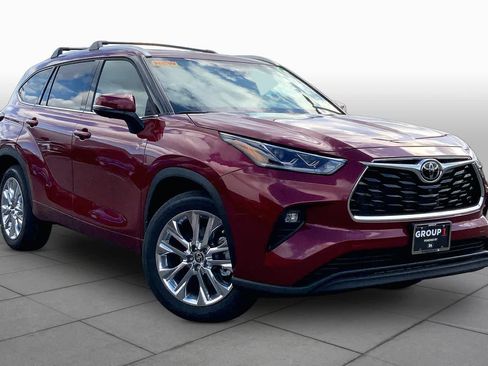 New 2026 Toyota Highlander Limited AWD/4WD image 2
