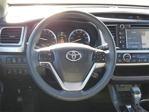 Used 2016 Toyota Highlander Limited image 11