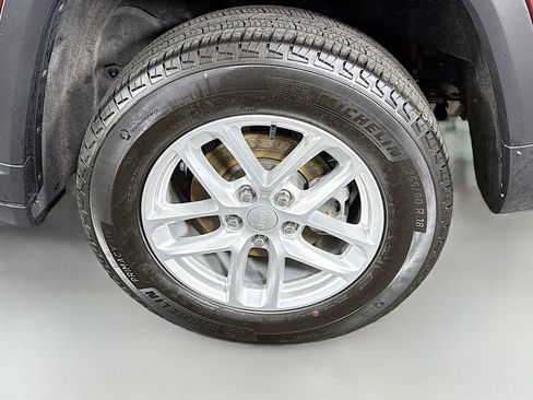 Used 2023 Jeep Grand Cherokee Laredo w/ Luxury Tech Group I image 34