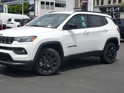 Used 2026 Jeep Compass Latitude AWD/4WD image 32