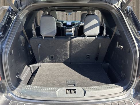 Used 2020 Ford Explorer XLT w/ Equipment Group 202A image 38