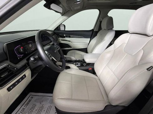 Used 2024 Kia Telluride EX w/ EX Captain's Chair Package FWD image 17