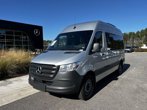 Used 2024 Mercedes-Benz Sprinter 2500 image 11