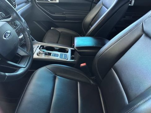 Used 2020 Ford Explorer XLT w/ Equipment Group 202A RWD image 13