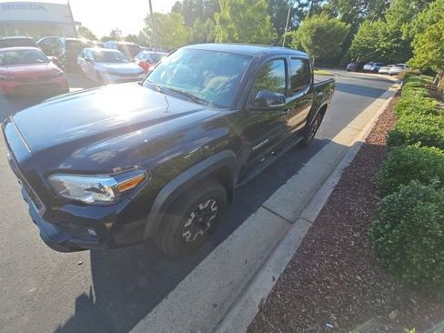 Used 2019 Toyota Tacoma TRD Off-Road AWD/4WD image 3