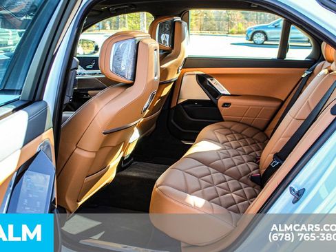 Used 2023 BMW 740i w/ Parking Assistance Package image 17