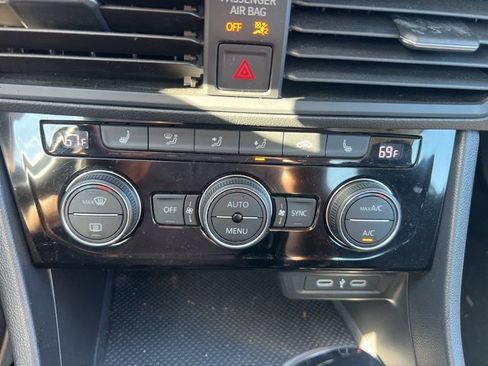 Used 2024 Volkswagen Jetta SE image 12