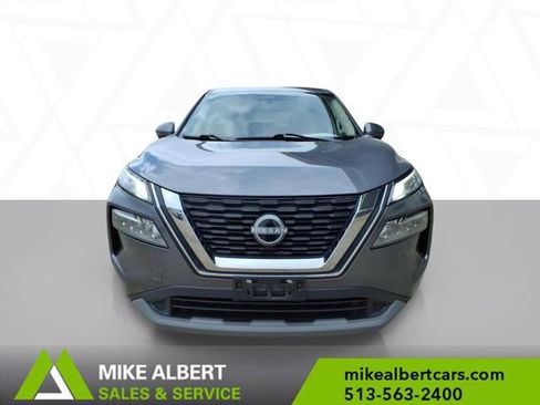 Used 2023 Nissan Rogue SV image 2