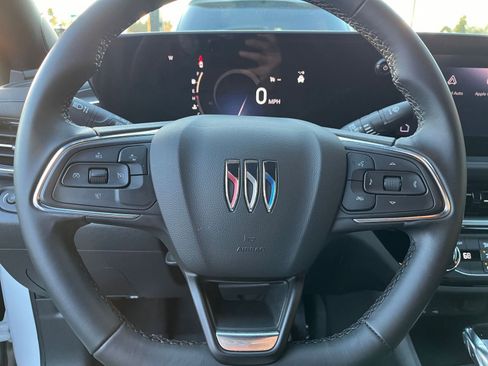 Used 2025 Buick Envista Sport Touring image 28