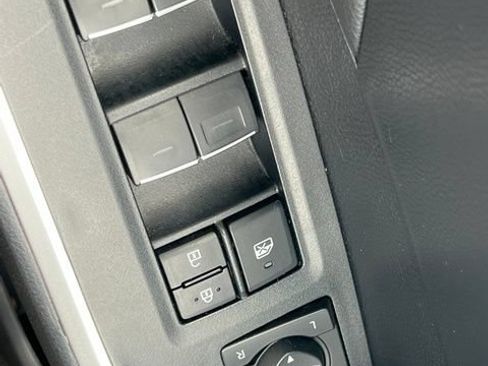 Used 2025 Toyota RAV4 XLE FWD image 29