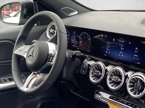 Certified 2025 Mercedes-Benz GLA 250 image 25